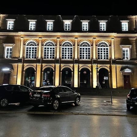 Superbe T2 A 200M De La Place Ducale Charleville-Mezieres Exterior photo