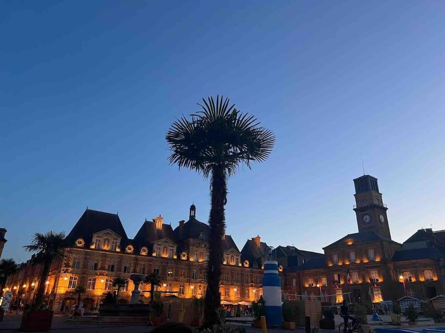 Superbe T2 A 200M De La Place Ducale Charleville-Mezieres Exterior photo